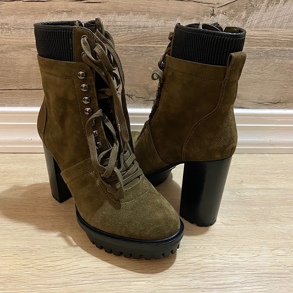 Green VINCE CAMUTO boots
